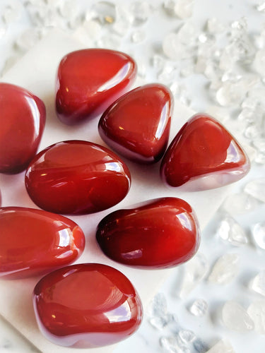 Carnelian promotes courage, vitality and boosts physical energy. It encourages you to be bold and confident while attracting abundance and career success