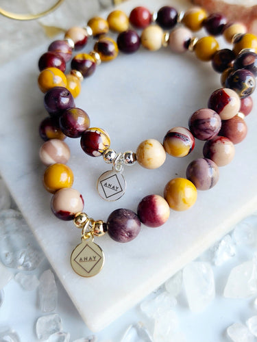 Mookaite is your gentle guide to emotional balance and clear thinking, grounding you during overwhelming moments. Infused with soothing vibes, it empowers you to fearlessly embrace new opportunities, fostering enthusiasm and well-being