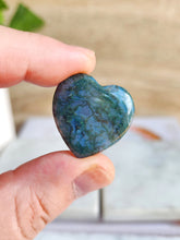Load image into Gallery viewer, Moss Agate Heart - 25mm
