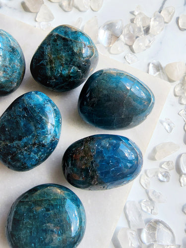 A stone of inspiration and manifestation, Blue Apatite keeps you focused on your goals so that you can build the life of your dreams