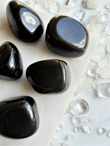 A stone of strength and motivation, Onyx keeps you moving forward and supports you through adversity. It protects you against negativity and keeps you grounded. 